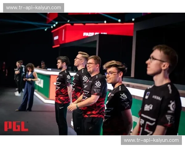 传奇的碰撞：拉迪尔与国王的巅峰对决，谁将问鼎荣耀？